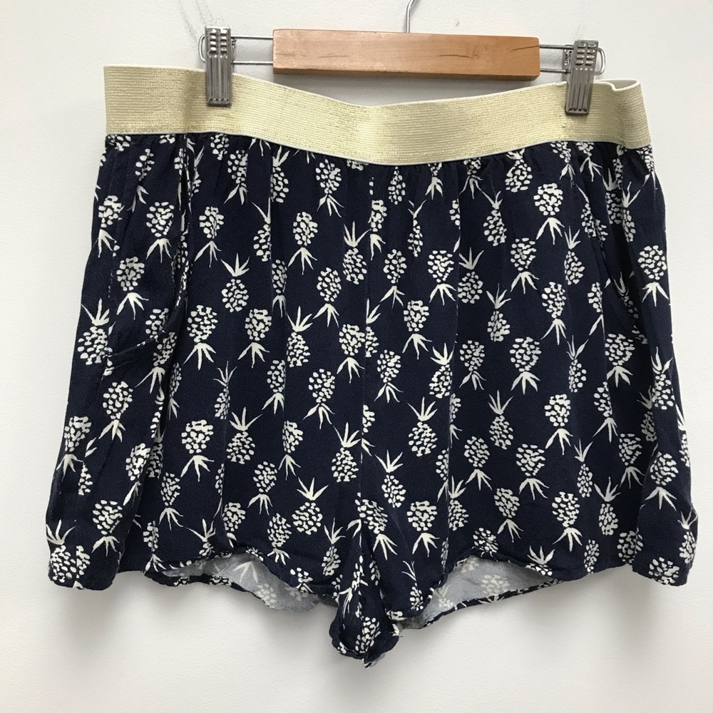 🐸 3 for $30 Adorable Pineapple Shorts